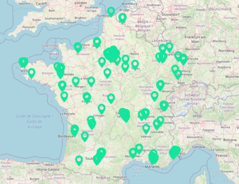 photographie d'une carte de France affichant en vert les professionnel·les de santé recommandé·es comme safe pour les personnes grosses.